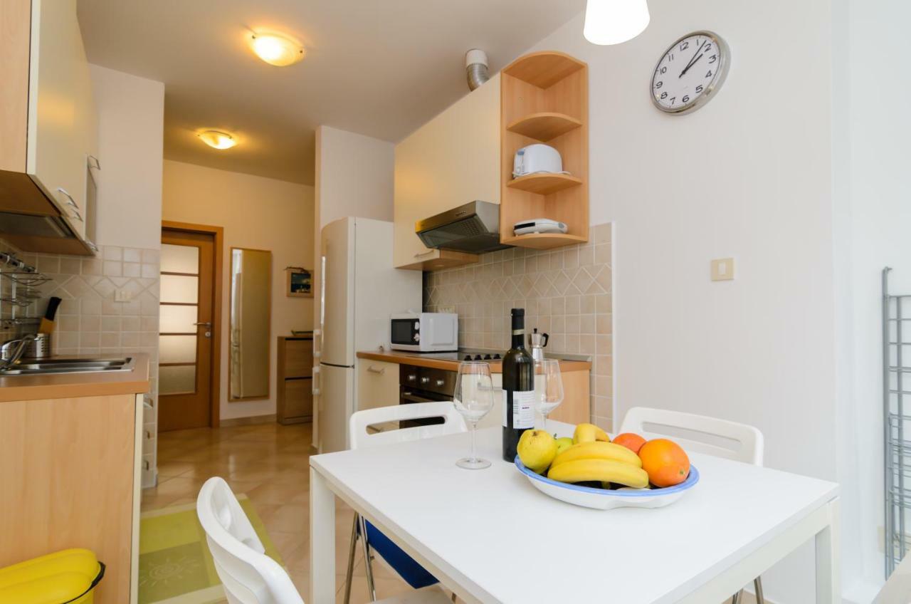 Appartamento Ornella Zara Esterno foto