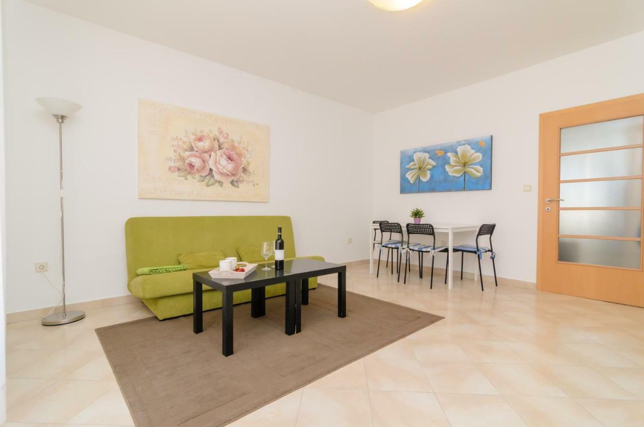 Appartamento Ornella Zara Esterno foto