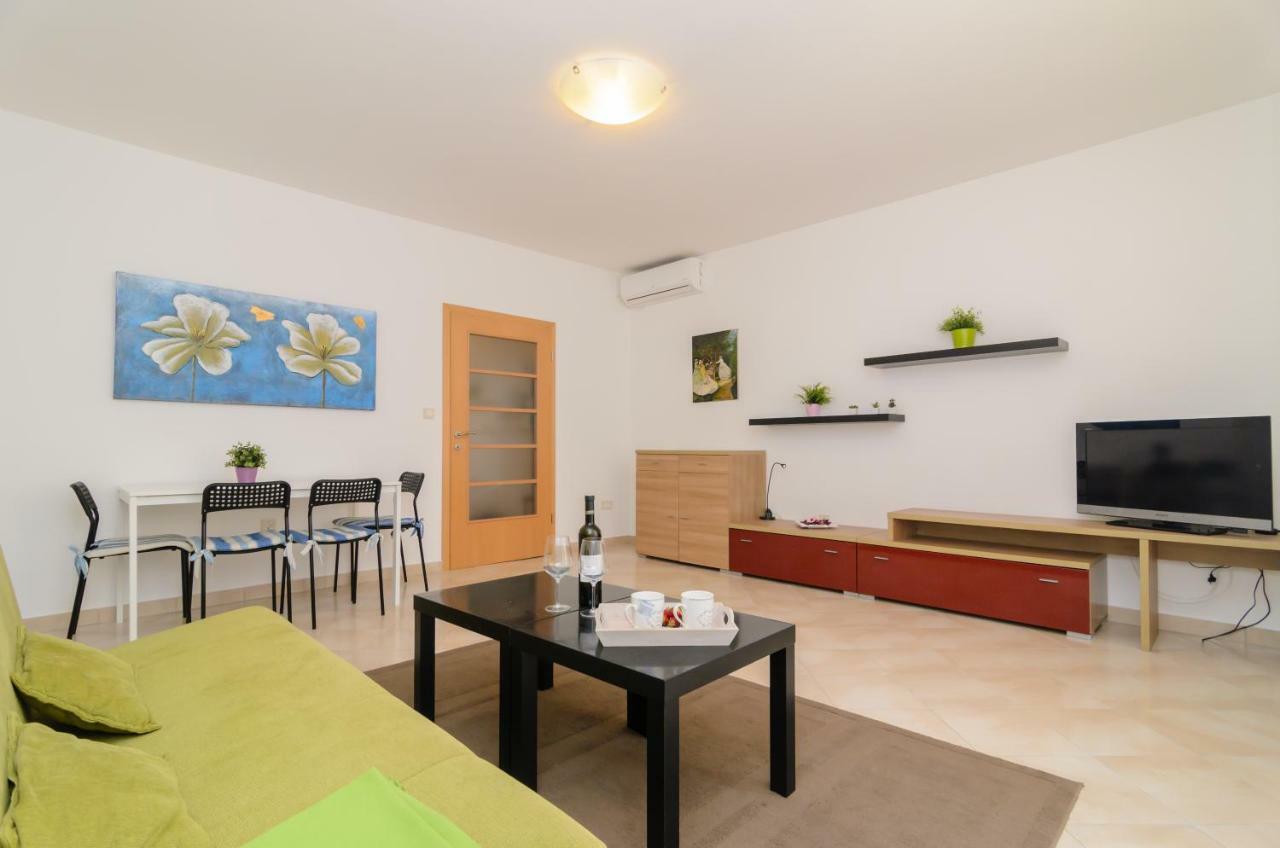 Appartamento Ornella Zara Esterno foto