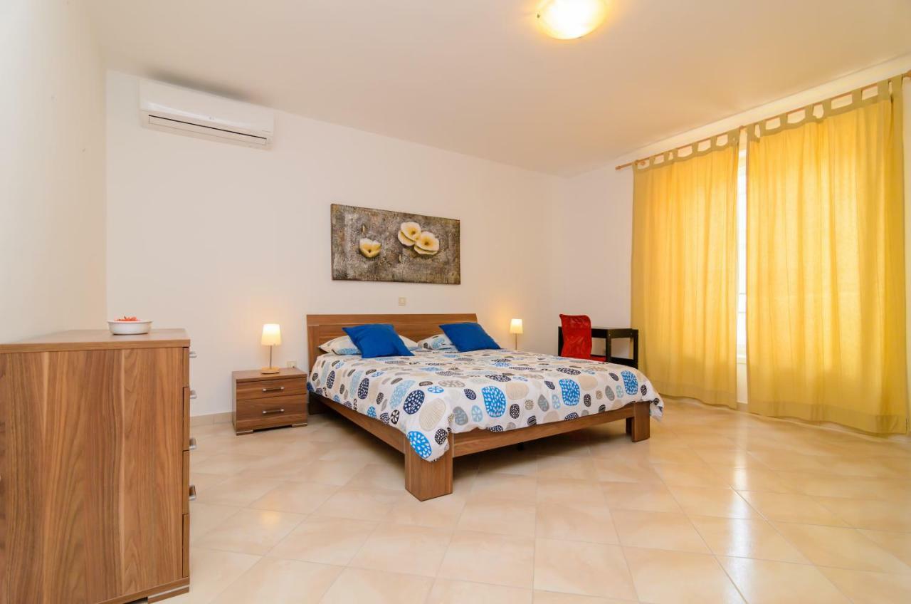 Appartamento Ornella Zara Esterno foto